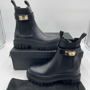 Dolce & Gabbana Calfskin ankle boots with branded strap